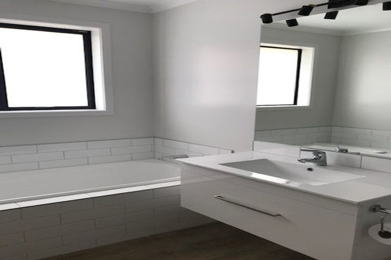 Photo of property in 11 George Fyfe Way, Wakefield, 7025