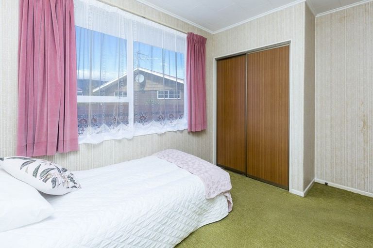 Photo of property in 2/72 Pasadena Crescent, Totara Park, Upper Hutt, 5018