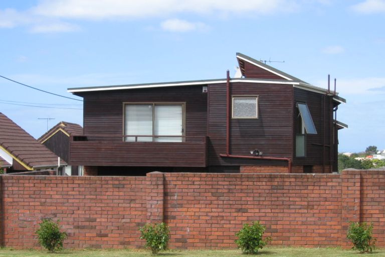 Photo of property in 2/55 Aberdeen Road, Castor Bay, Auckland, 0620