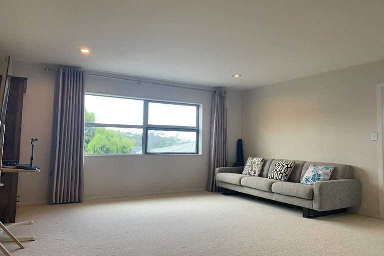Photo of property in 17 Limmer Place, Browns Bay, Auckland, 0632