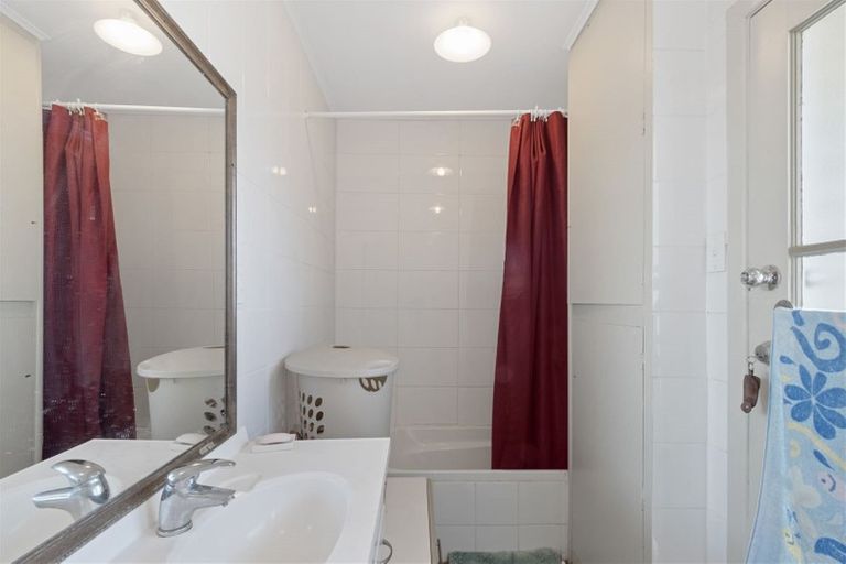 Photo of property in 106a Woodglen Road, Glen Eden, Auckland, 0602