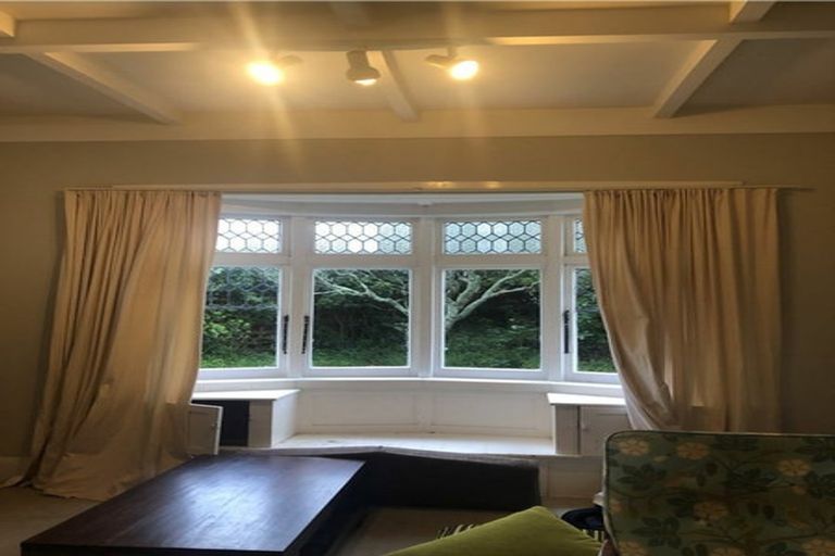 Photo of property in 116 Onewa Road, Northcote, Auckland, 0627