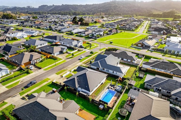 Photo of property in 5 Aporo Drive, Kumeu, 0810