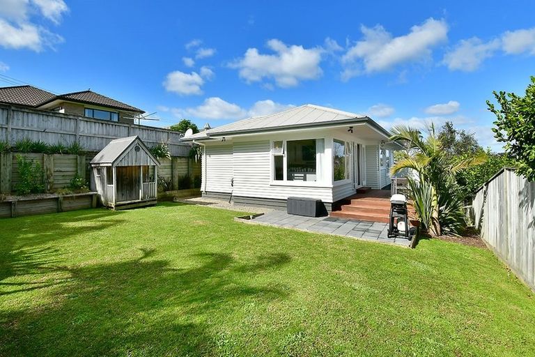 Photo of property in 2 Carento Way, Stanmore Bay, Whangaparaoa, 0932