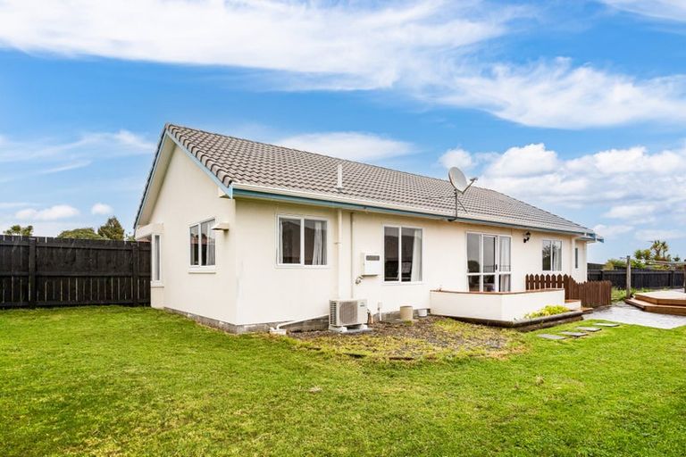 Photo of property in 2 Coventry Close, Ascot Park, Porirua, 5024