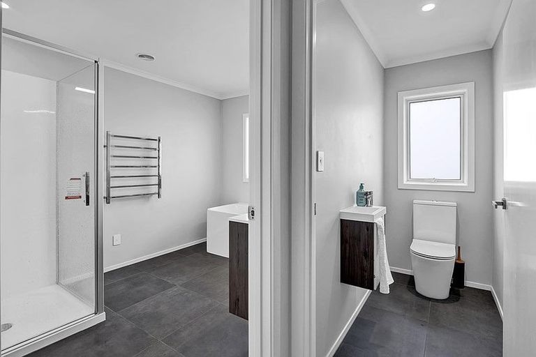 Photo of property in 7 Cross Street, Lepperton, New Plymouth, 4373