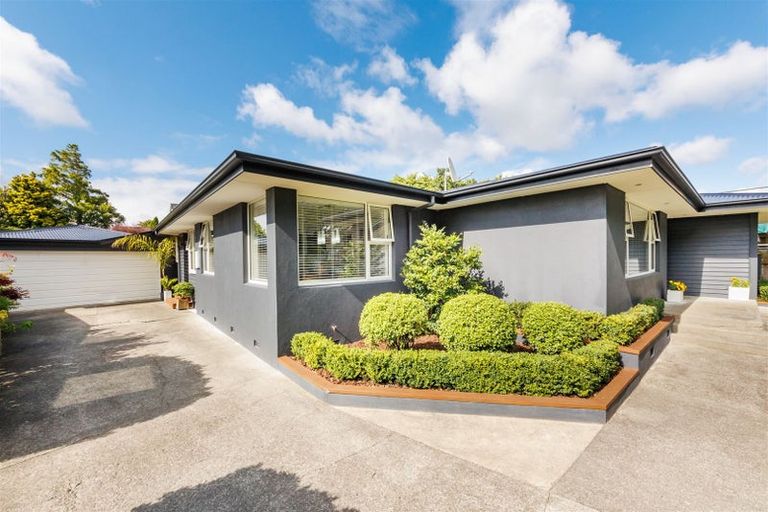 Photo of property in 34 Surrey Crescent, Hokowhitu, Palmerston North, 4410