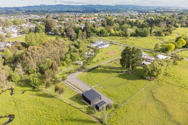 Photo of property in 100 Cole Street, Dannevirke, 4930