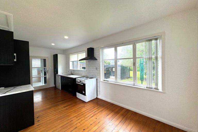 Photo of property in 37 Shortt Avenue, Mangere Bridge, Auckland, 2022
