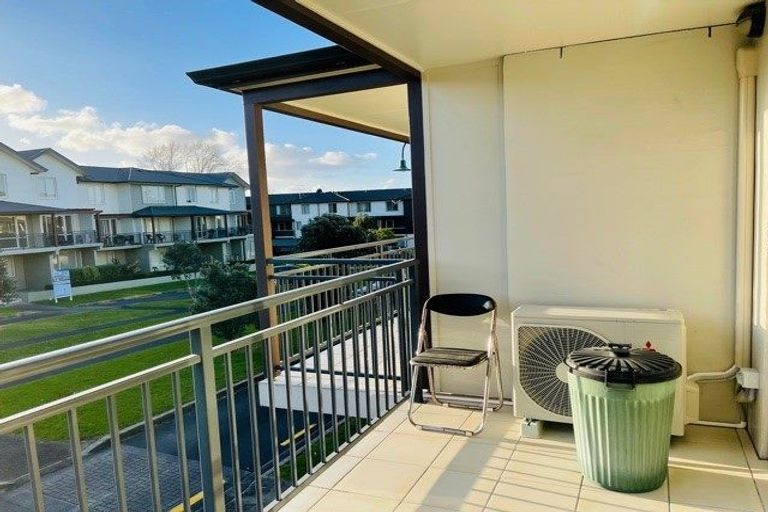 Photo of property in 3/25 Opito Way, East Tamaki, Auckland, 2013