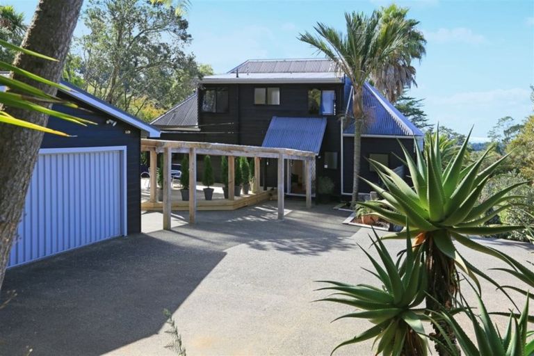 Photo of property in 22 Rimu Road, Oratia, Auckland, 0604