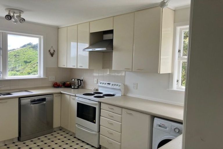Photo of property in 48 Huntingdon Street, Northland, Wellington, 6012