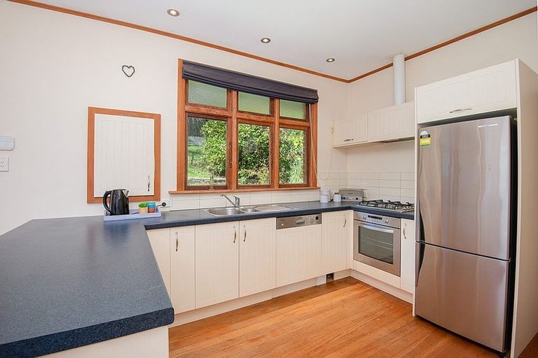 Photo of property in 30 Wharfdale Street, Macandrew Bay, Dunedin, 9014