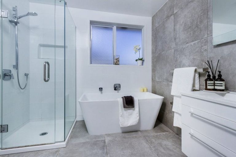 Photo of property in 16 Tapu Road, Huapai, Kumeu, 0810