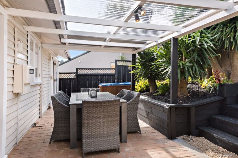 Photo of property in 1/50 Glencoe Road, Browns Bay, Auckland, 0630