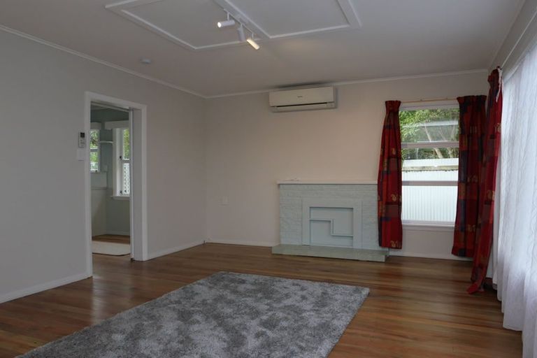 Photo of property in 1 Huia Place, Levin, 5510