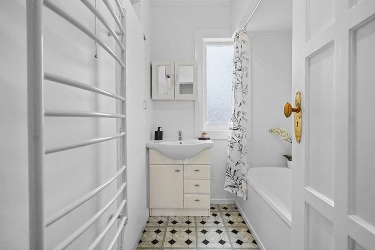 Photo of property in 160 Pembroke Street, Hamilton Lake, Hamilton, 3204