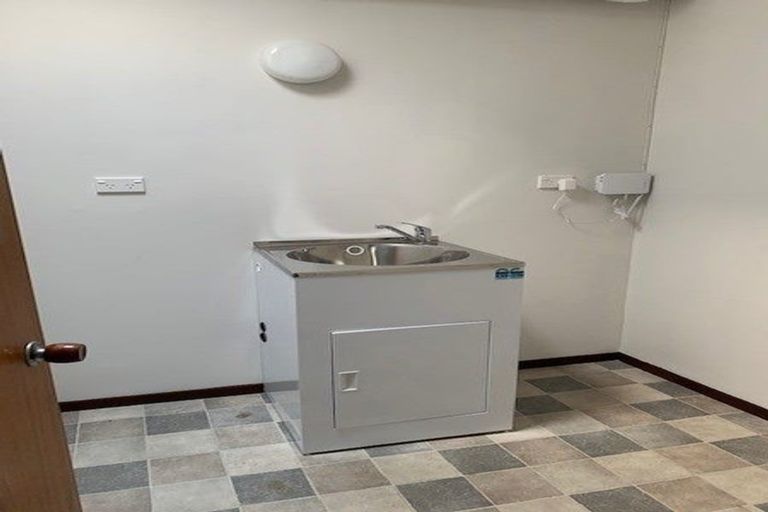 Photo of property in 70 Nimmo Avenue East, Waikanae, 5036