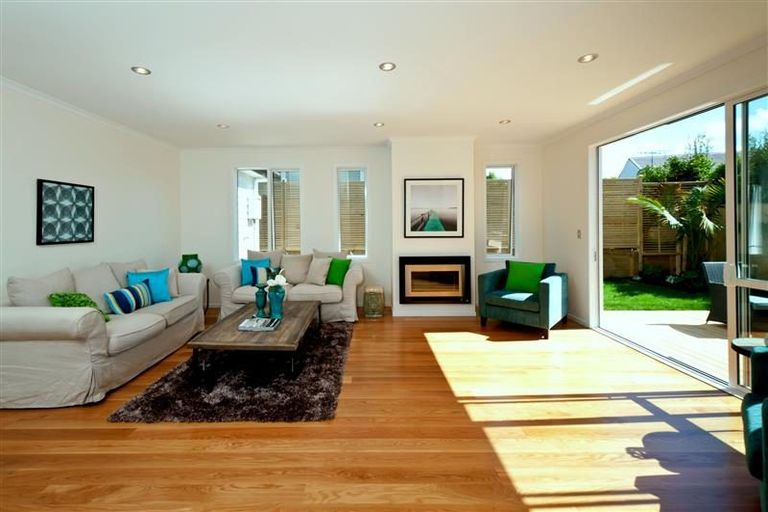 Photo of property in 14a Hauraki Crescent, Pinehill, Auckland, 0632