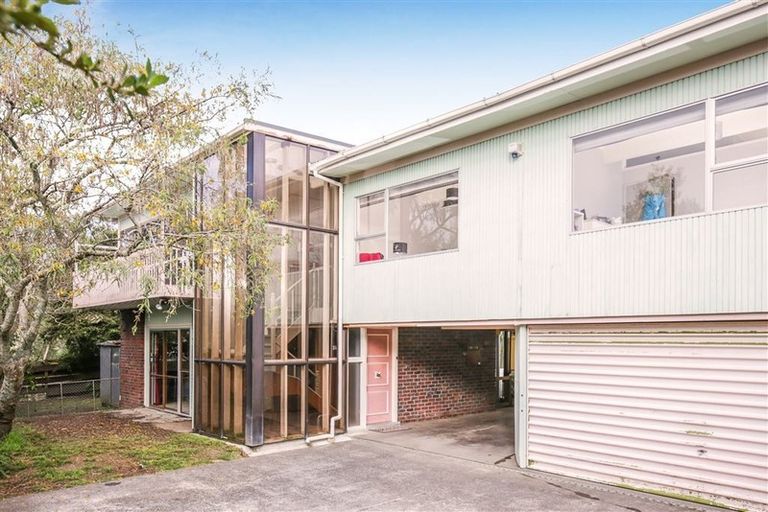 Photo of property in 52 Lynden Avenue, Hillcrest, Auckland, 0627