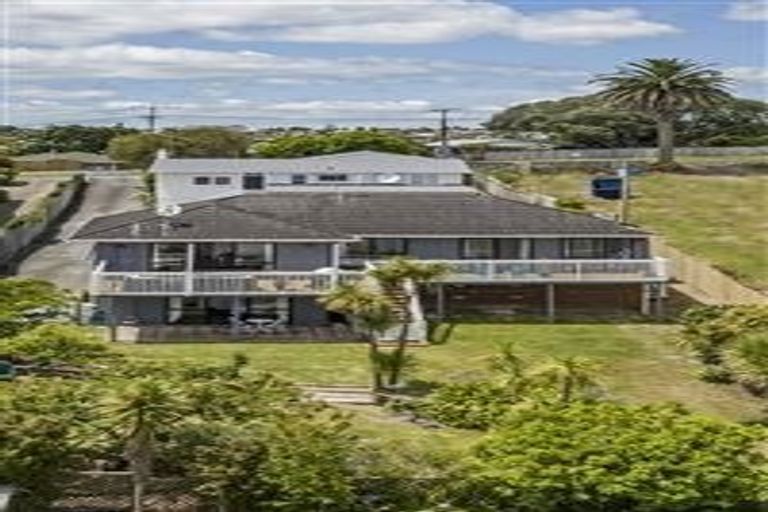 Photo of property in 2/7 Arran Road, Browns Bay, Auckland, 0630