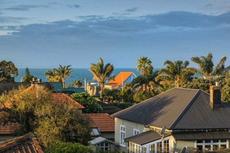 Photo of property in 1/2 Ocean View Road, Milford, Auckland, 0620
