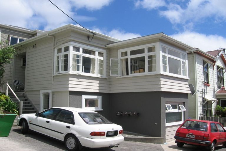 Photo of property in 6 Rixon Grove, Mount Victoria, Wellington, 6011