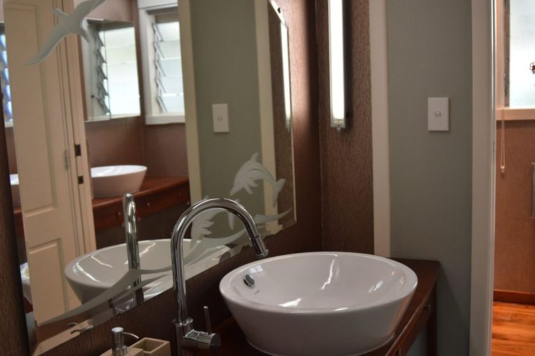 Photo of property in 1/40 East Coast Road, Milford, Auckland, 0620