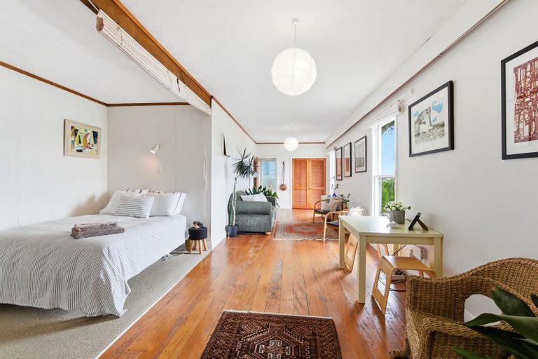 Photo of property in 427 Karaka Bay Road, Karaka Bays, Wellington, 6022