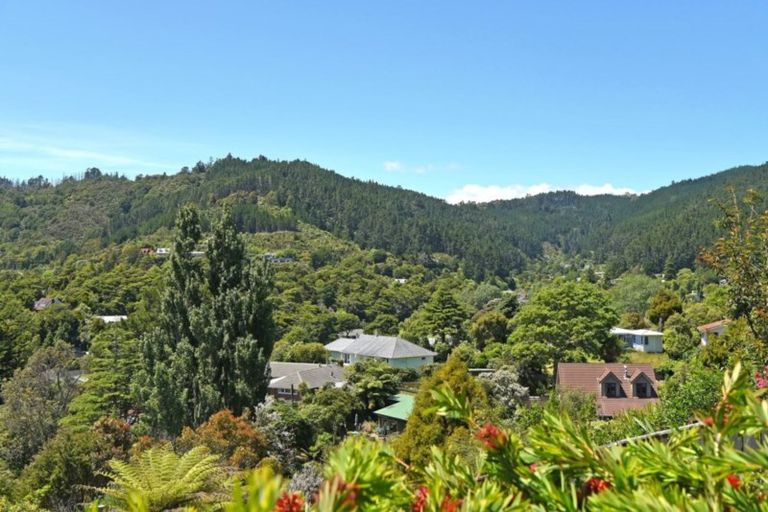 Photo of property in 12 Wyndham Road, Pinehaven, Upper Hutt, 5019