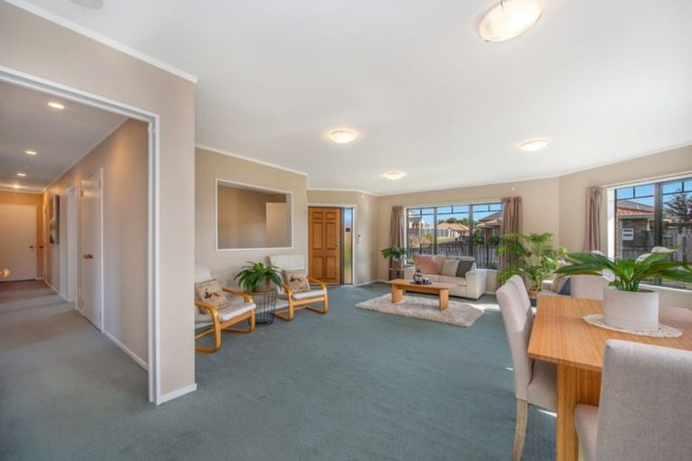 Photo of property in 17 Mews Place, Forest Lake, Hamilton, 3200