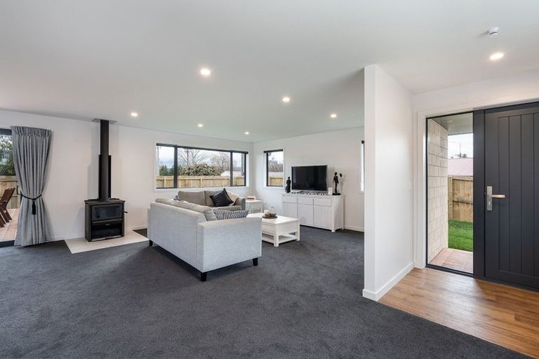 Photo of property in 2 Margate Street, Waihola, Milton, 9073