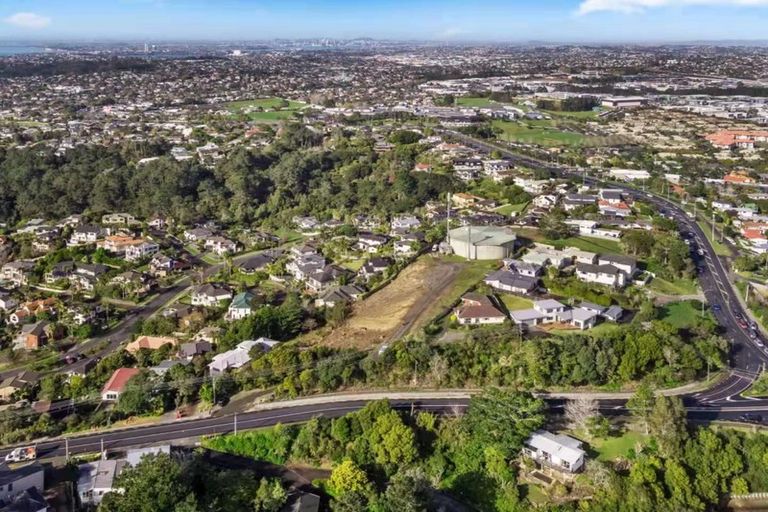 Photo of property in 192a Browns Bay Road, Murrays Bay, Auckland, 0630