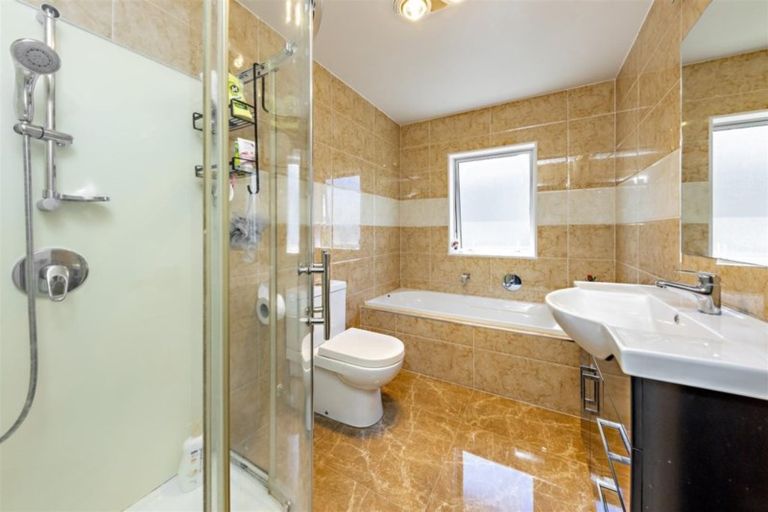 Photo of property in 384 Ormiston Road, Flat Bush, Auckland, 2019