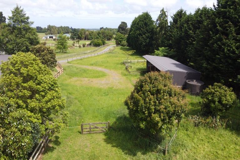 Photo of property in 424 Tararua Road, Levin, 5571