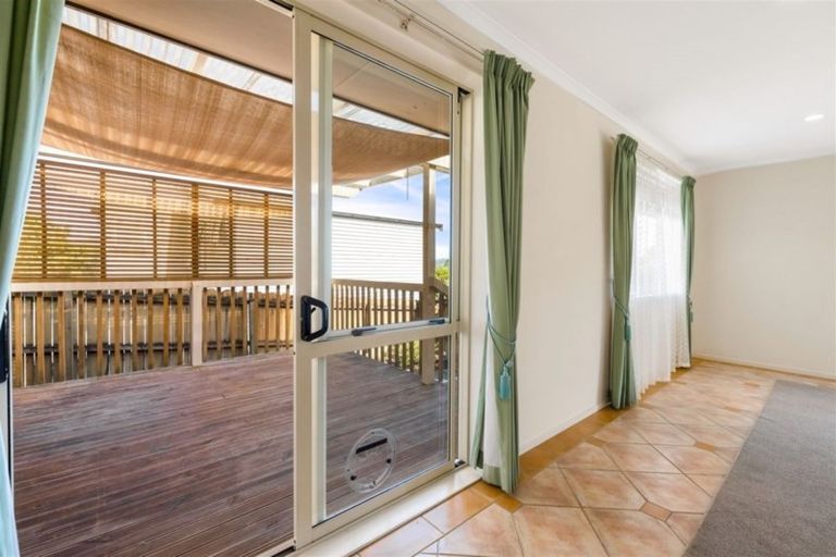 Photo of property in 28 View Ridge Drive, Ranui, Auckland, 0612