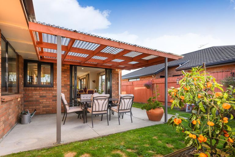 Photo of property in 13 Lorenzo Place, Kelvin Grove, Palmerston North, 4414