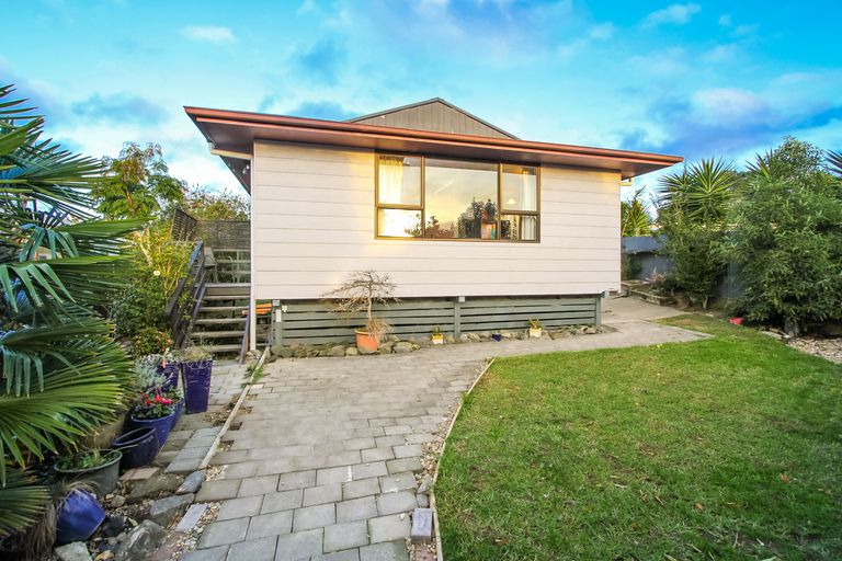 Photo of property in 43 Lavelle Road, Henderson, Auckland, 0612