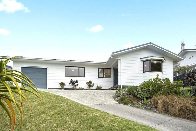 Photo of property in 14 Frances Street, Waikanae Beach, Waikanae, 5036