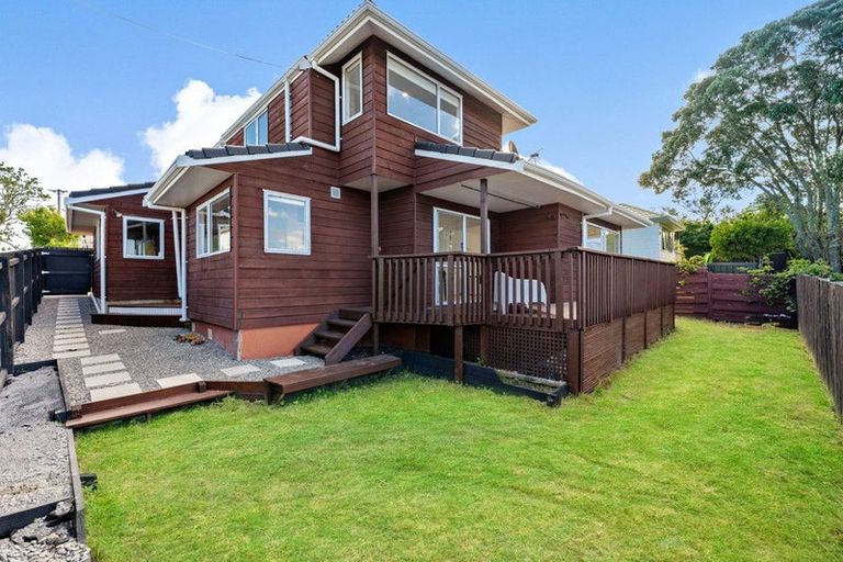 Photo of property in 2/41 Raleigh Road, Northcote, Auckland, 0627