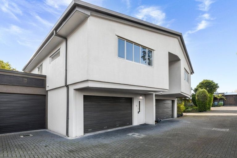 Photo of property in 2/15 Tarawera Road, Lynmore, Rotorua, 3010