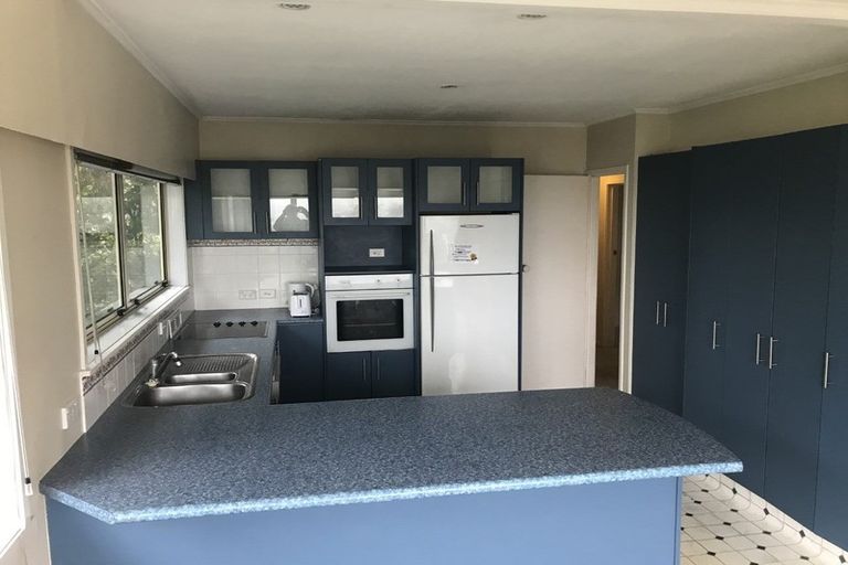 Photo of property in 58 Chivalry Road, Glenfield, Auckland, 0629