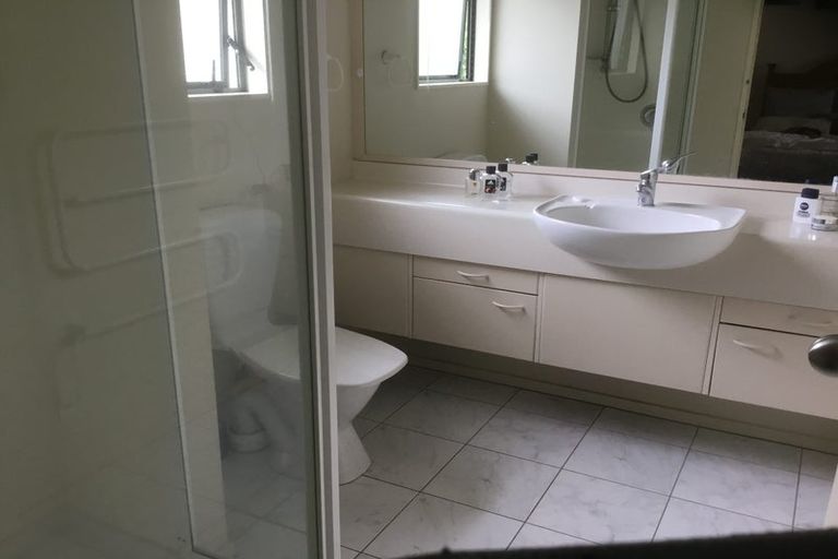 Photo of property in 6 Gresford Place, Churton Park, Wellington, 6037