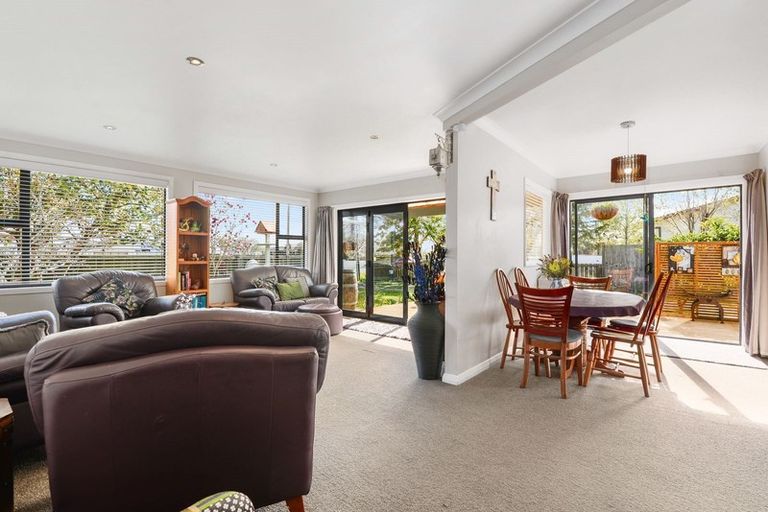 Photo of property in 32 Willow Avenue, Hannahs Bay, Rotorua, 3010