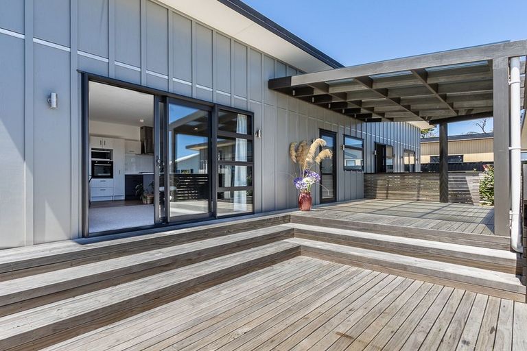 Photo of property in 35 Seagrass Place, Otaki Beach, Otaki, 5512