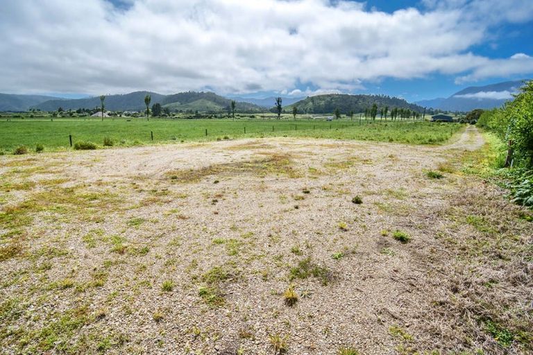 Photo of property in 11 Oparara Road, Karamea, 7893