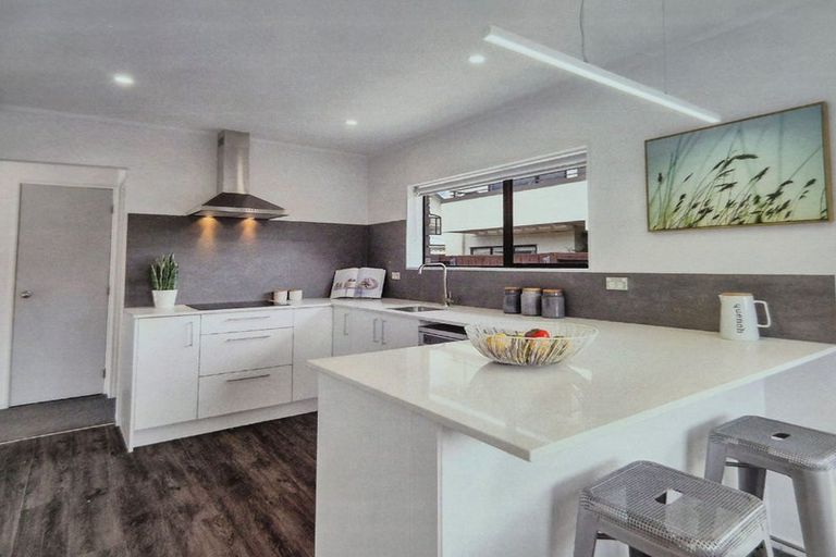 Photo of property in 2/26a Eastern Road, Eastern Beach, Auckland, 2012