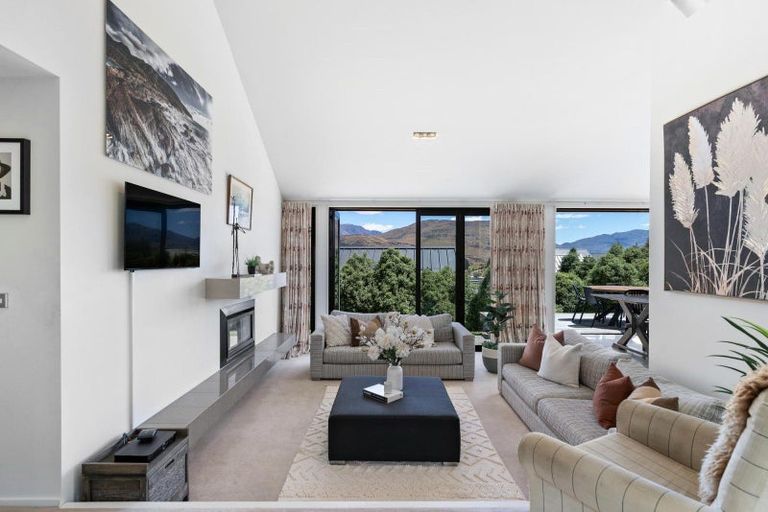 Photo of property in 16 Ellesmere Avenue, Jacks Point, Queenstown, 9371