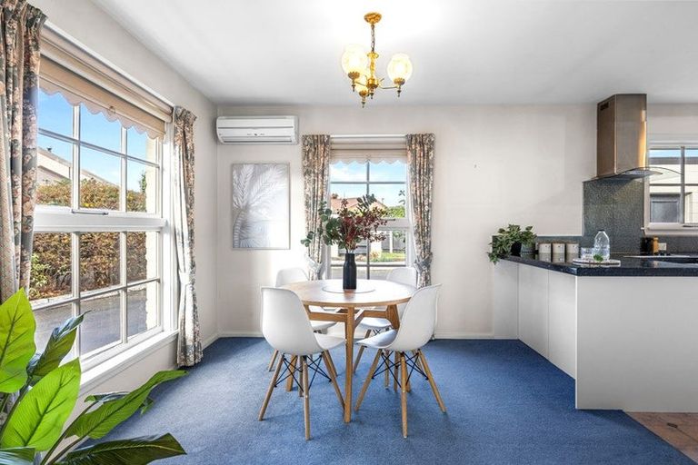 Photo of property in 7 Lombard Place, Avonhead, Christchurch, 8042