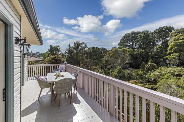 Photo of property in 3 Lincoln Close, Northcross, Auckland, 0630